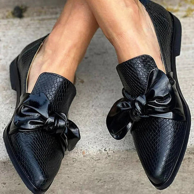 KATHLEEN BLACK LOAFER WITH SHINY BOW