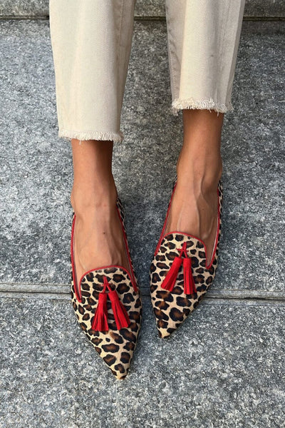 ELIZABETH POINTED LOAFER WITH RED TASSELS