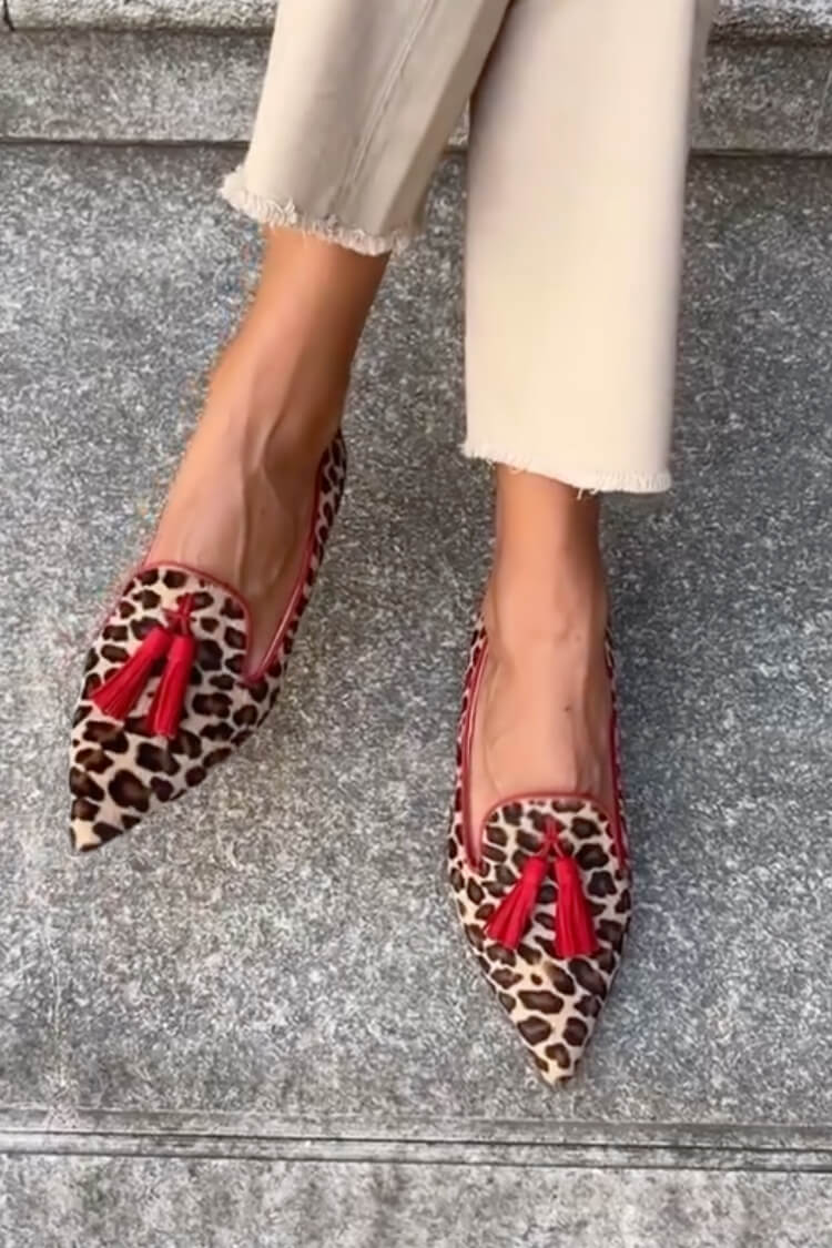 ELIZABETH POINTED LOAFER WITH RED TASSELS