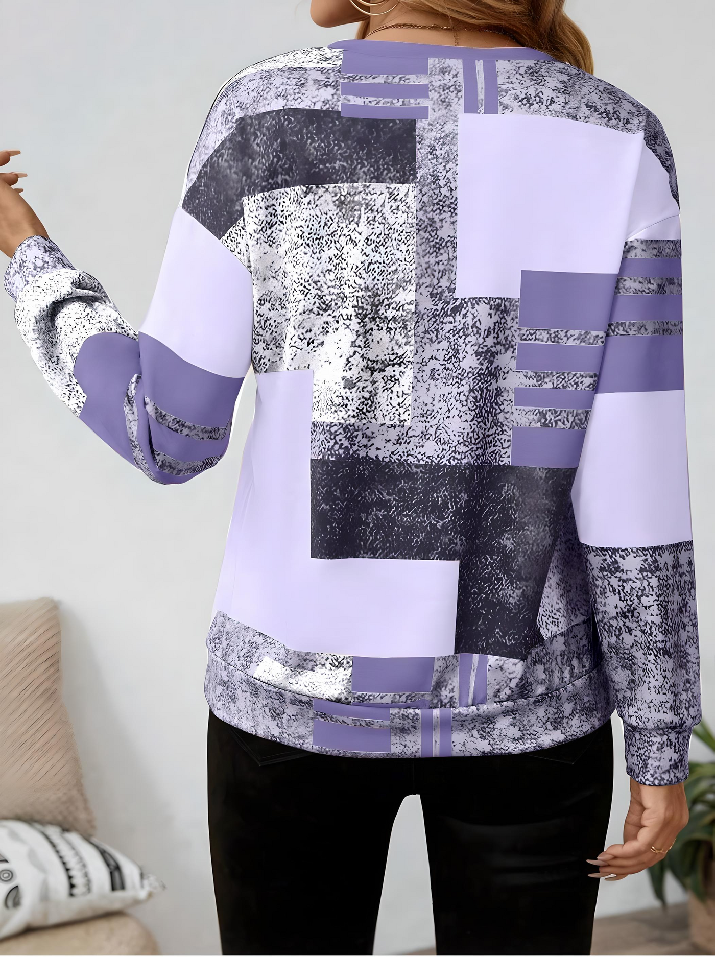 Evelyn – Graphic Print Sweater with Zipper