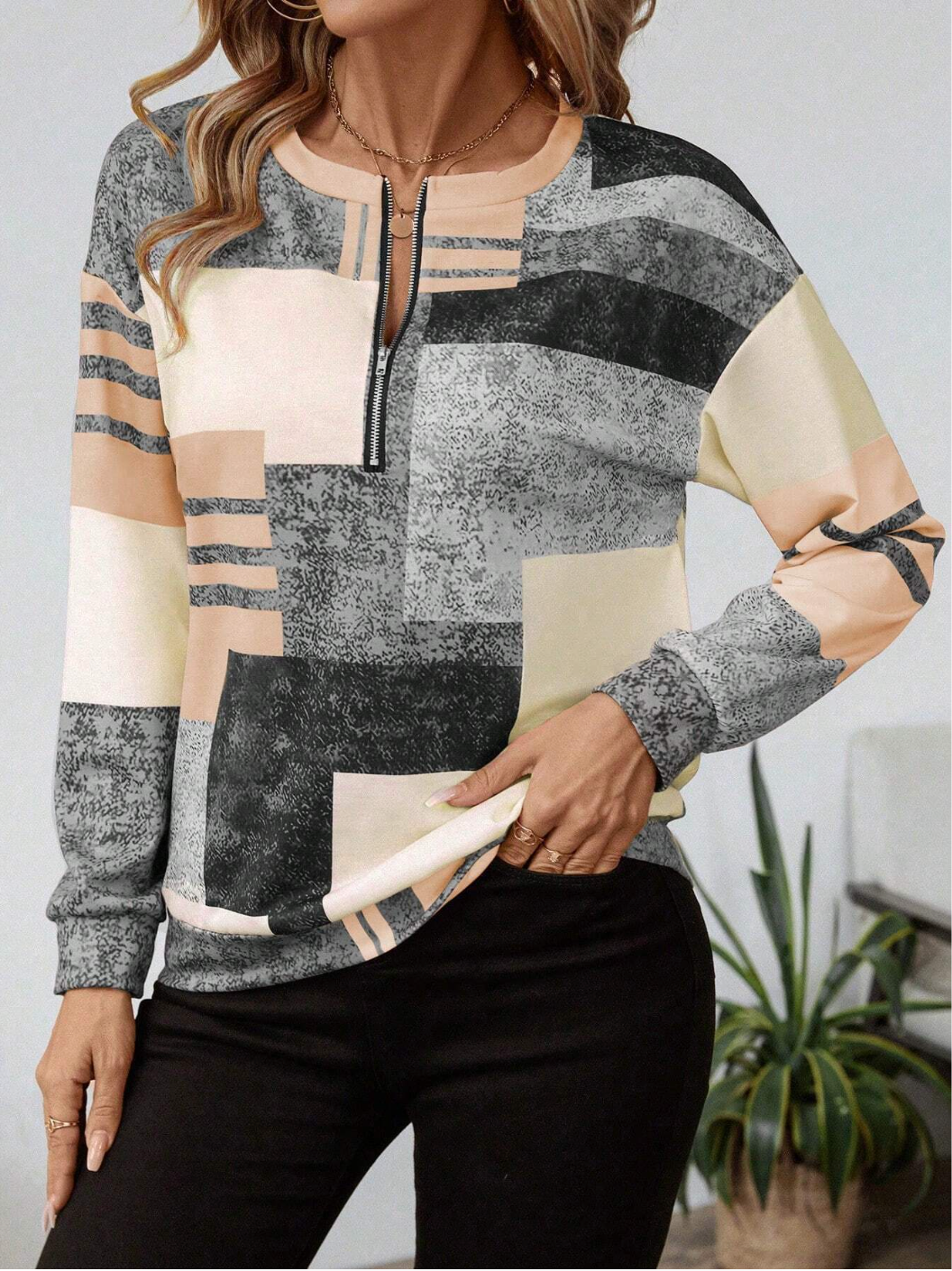 Evelyn – Graphic Print Sweater with Zipper